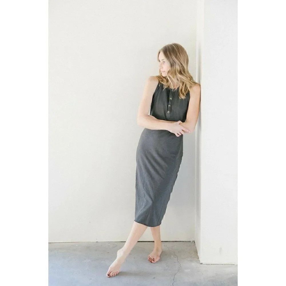 NEW MATE THE LABEL Sz M AVERY HENLEY DRESS IN CHARCOAL GRAY